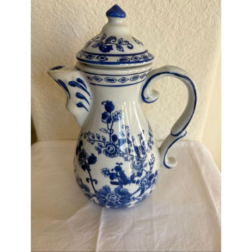 Blue Onion Pattern/Blue Danube 8” Tea pot